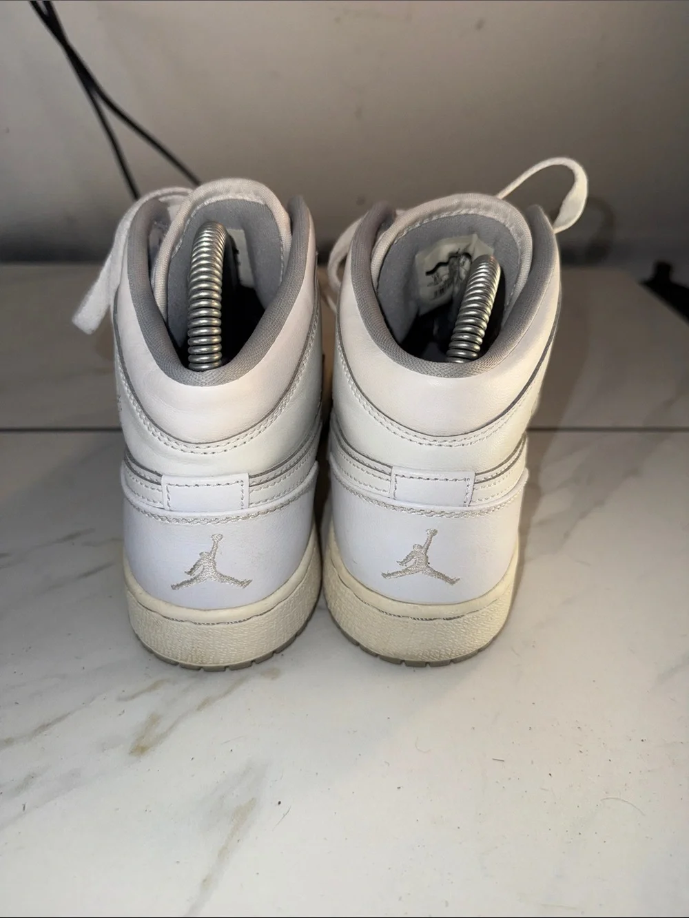 Jordan Men's Athletic Shoes White Jordan 1 Retro Mid White (2017)